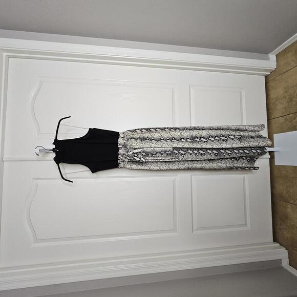 Stylish Black and Snake Print Jumper - Perfect for Any Occasion - Picture 1 of 9